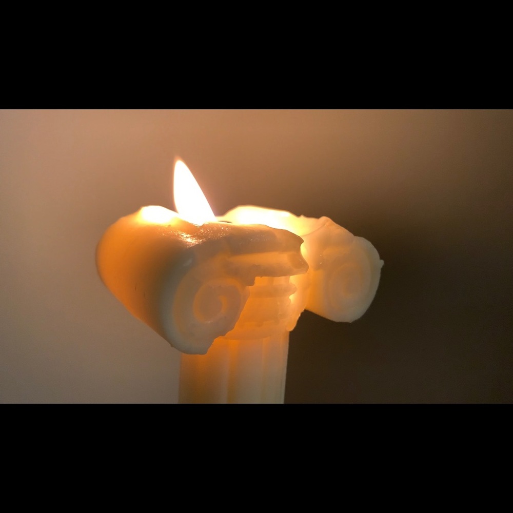 Roman Column Soy Candle - Picture 6 of 6